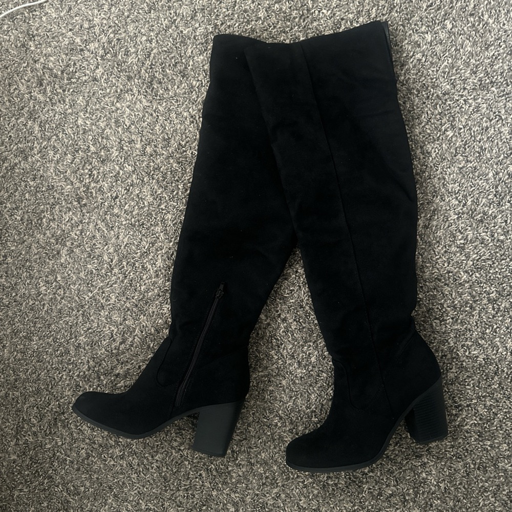 Chic Black Over-the-Knee Boots